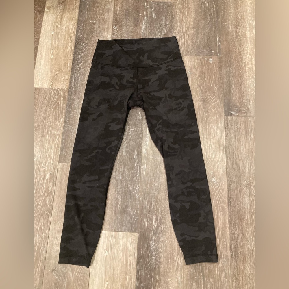 Lululemon Black Camouflage high waisted  Leggings Size 8